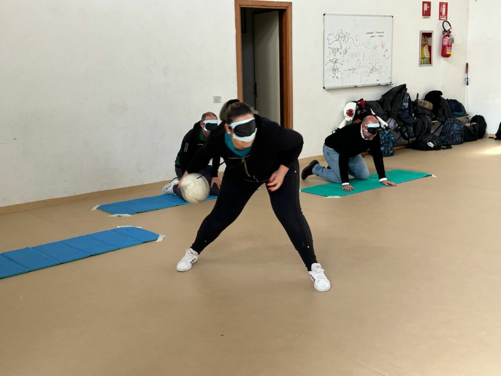 Inizia il gioco del Torball per tutti gli studenti.
